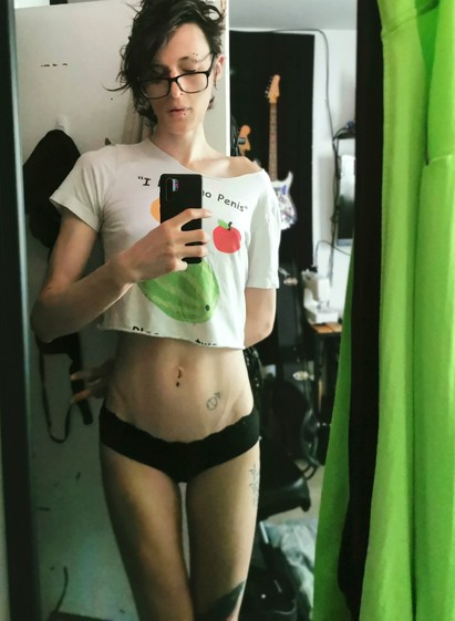 selfie of a bird's reflection, wearing an "I Have No Penis Please Retweet" cropped t-shit and black lace-trimmed underwear.